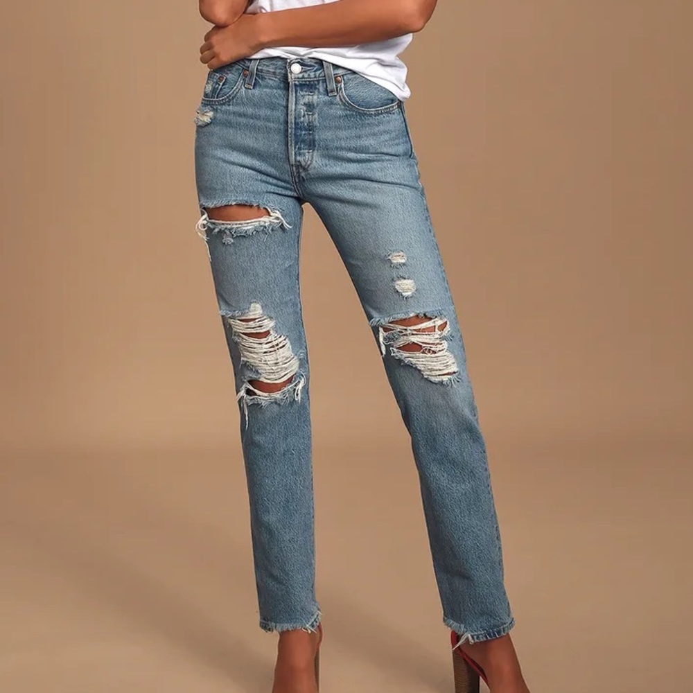 NWT Levi’s 501 High-Rise Distressed Jeans